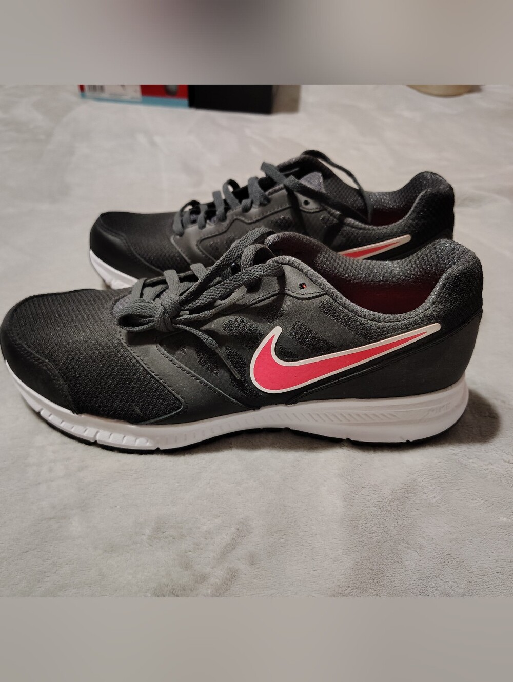 Women's Nike Downshifter 6 Running Shoe Size 10.5